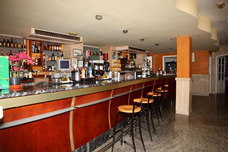 Hotel Los Arcos El Alquián エクステリア 写真
