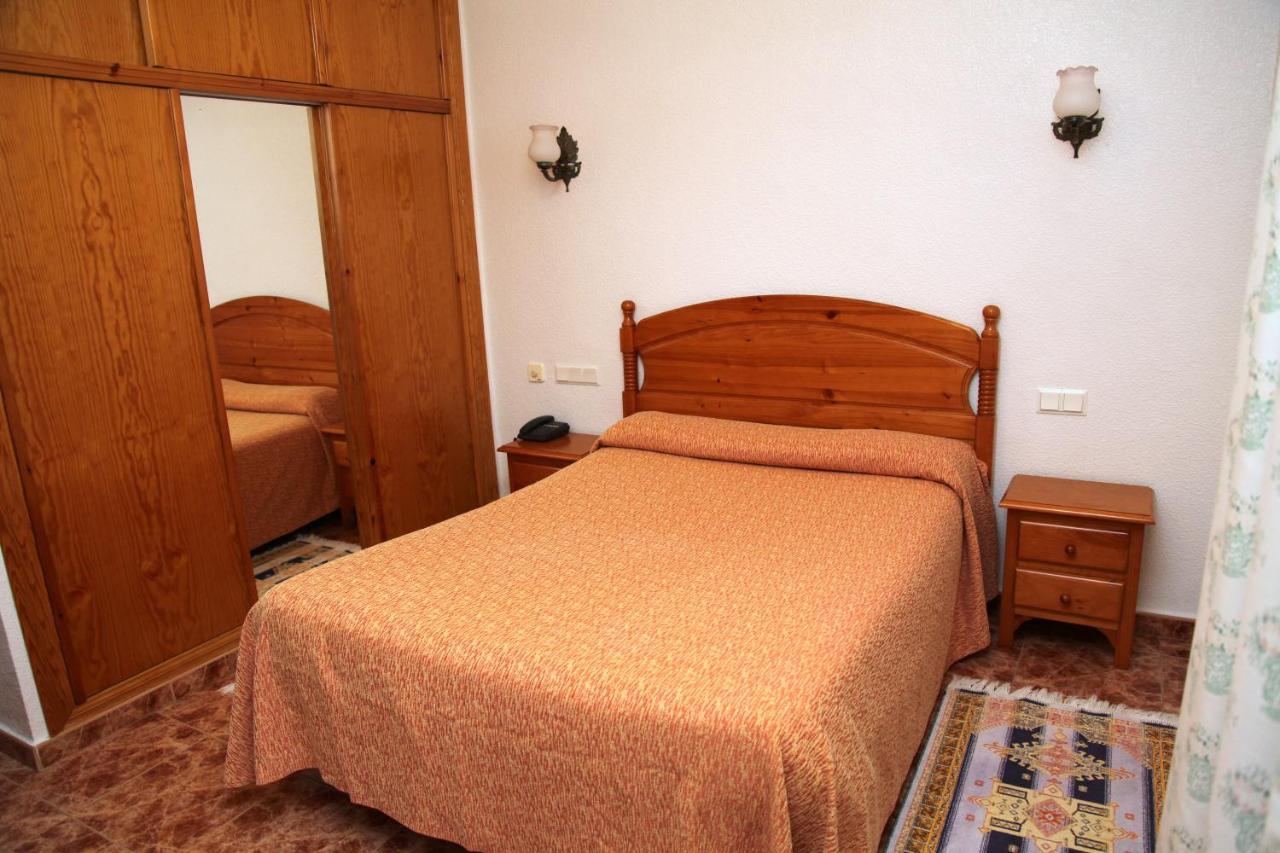 Hotel Los Arcos El Alquián エクステリア 写真