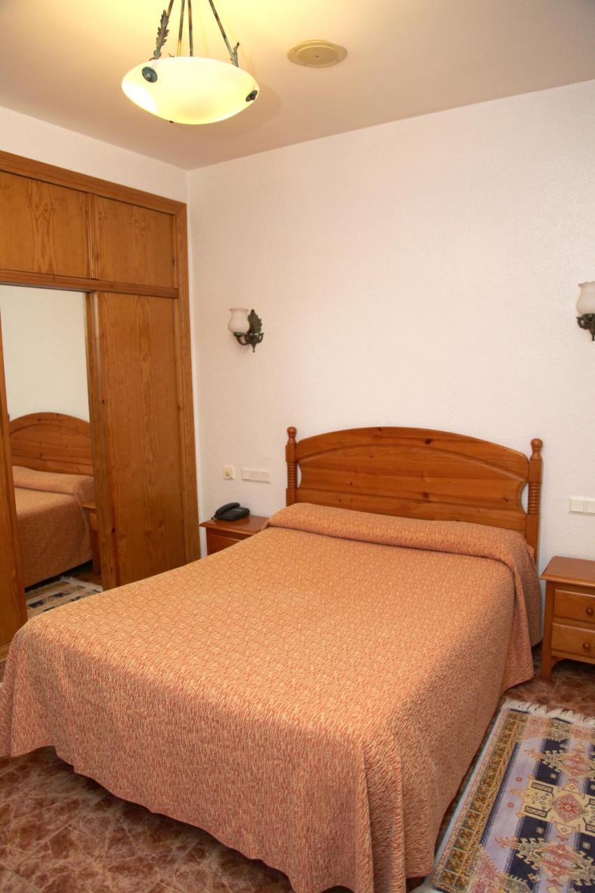 Hotel Los Arcos El Alquián エクステリア 写真